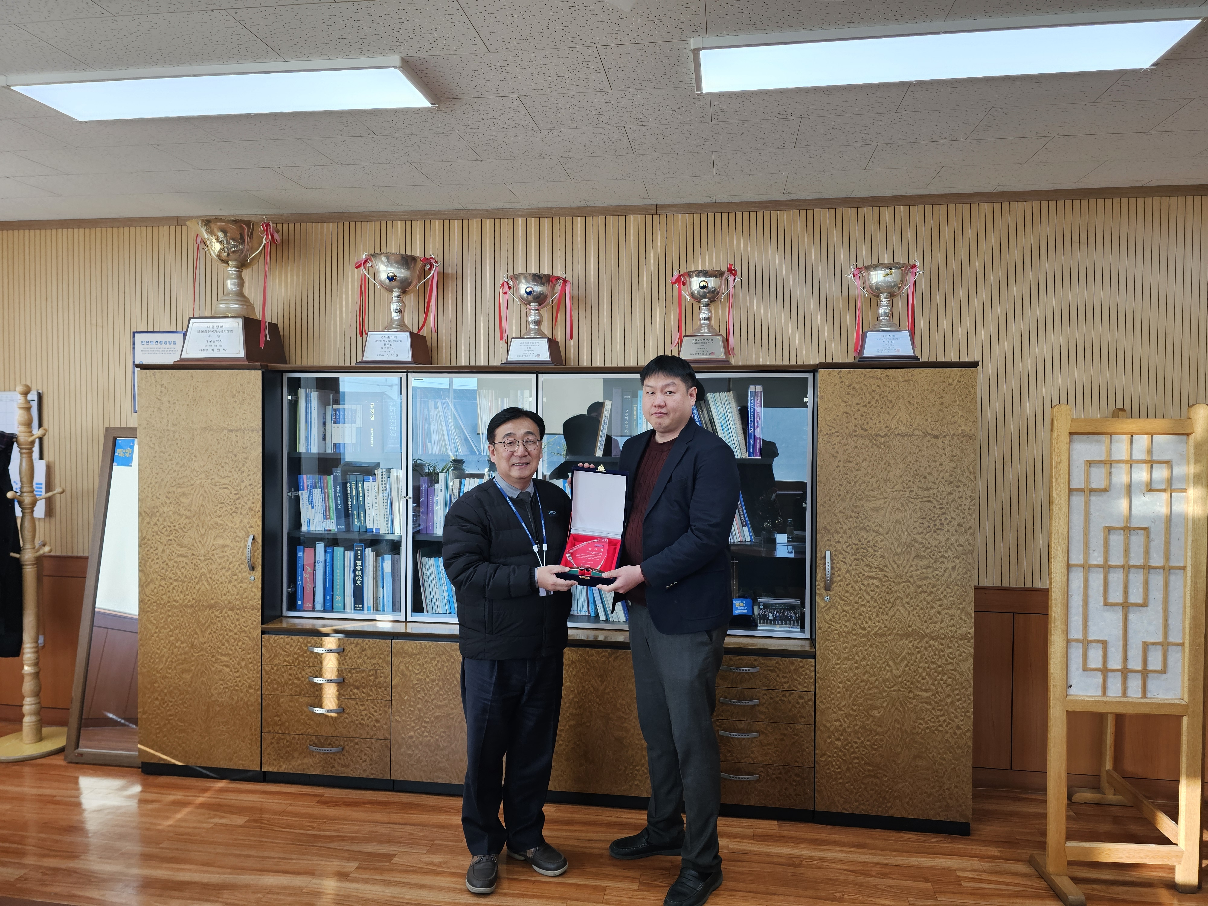 직업능력개발사업(일학습병행) 활성화 공로로 한국산업인력공단 대구지역본부 감사패 수여